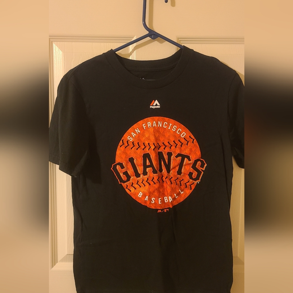 Giants black T-shirt; youth Large 14/16